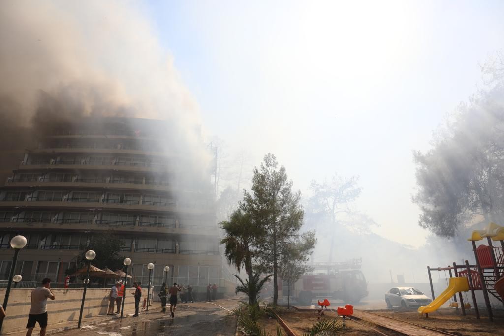 Marmaris Uygulama Oteli alevlere teslim oldu