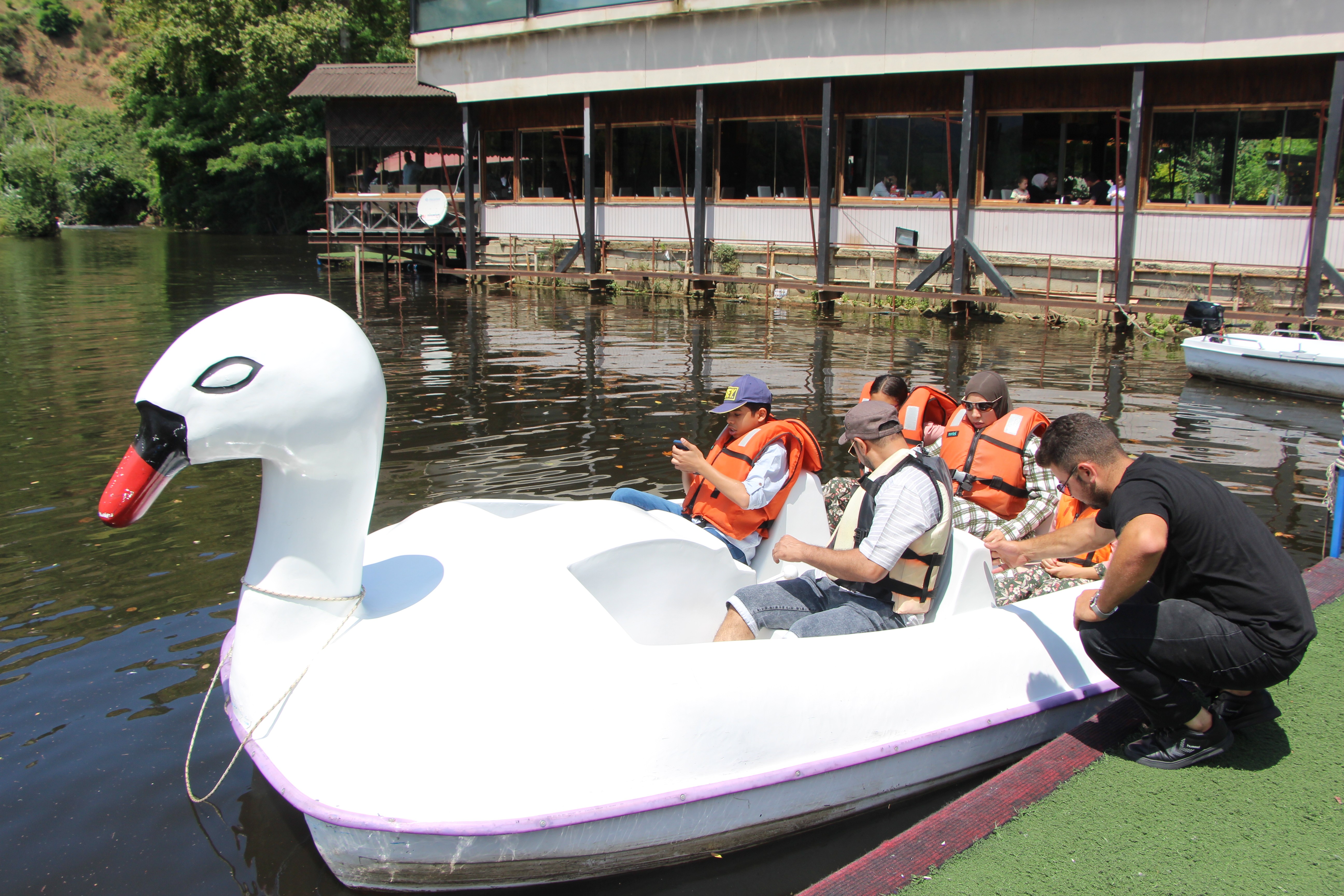 Arap turistlerin yeni gözdesi Sera Gölü