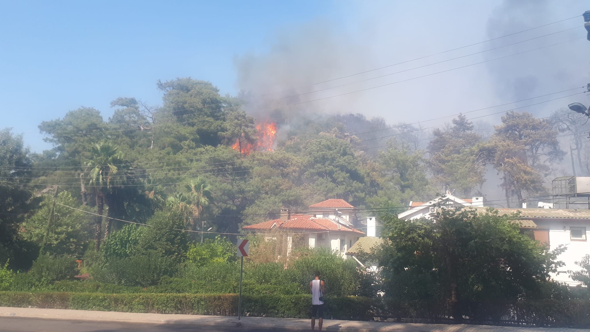 Marmaris’te yangın yıl dönümünde yine orman yangını