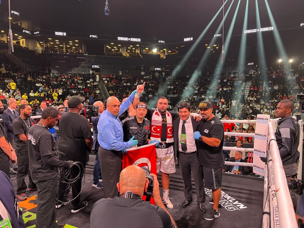 Ali Eren Demirezen, Polonyalı boksör Kowwnacki'yi devirdi