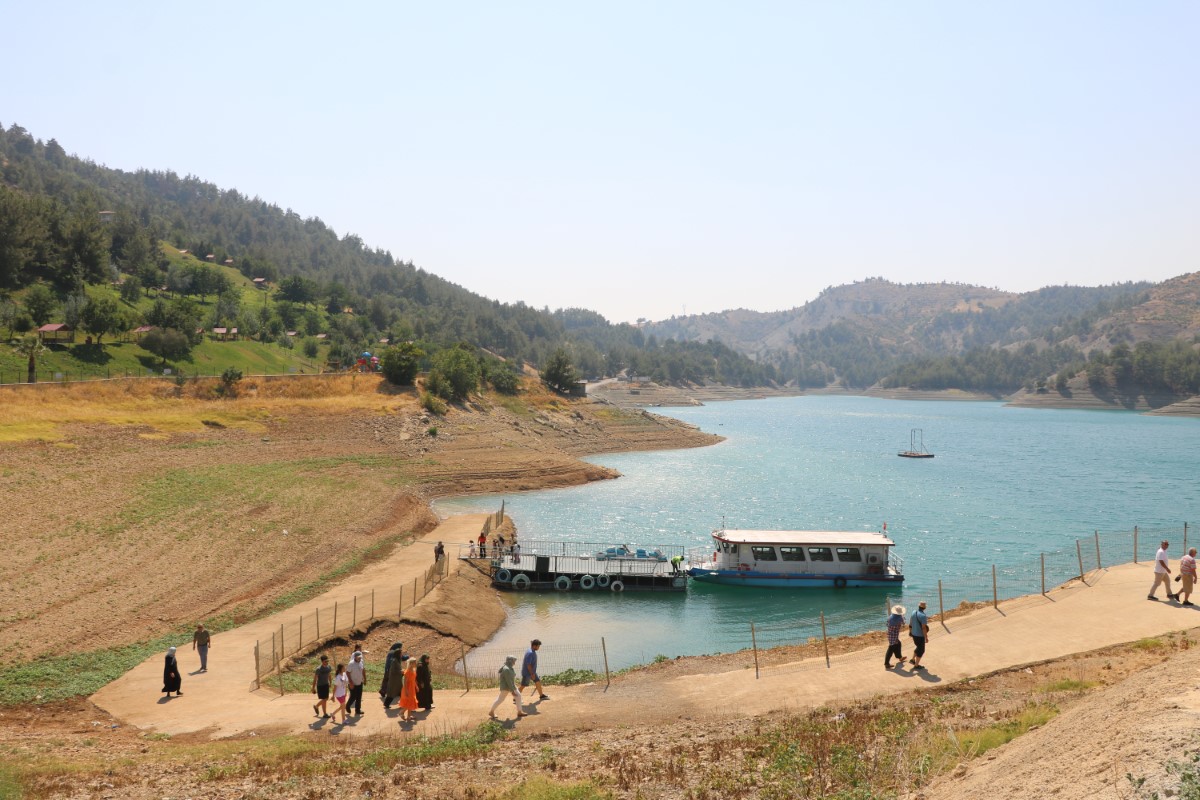Tekne turları ile Ali Kayası'nın eşsiz manzarasını izliyorlar