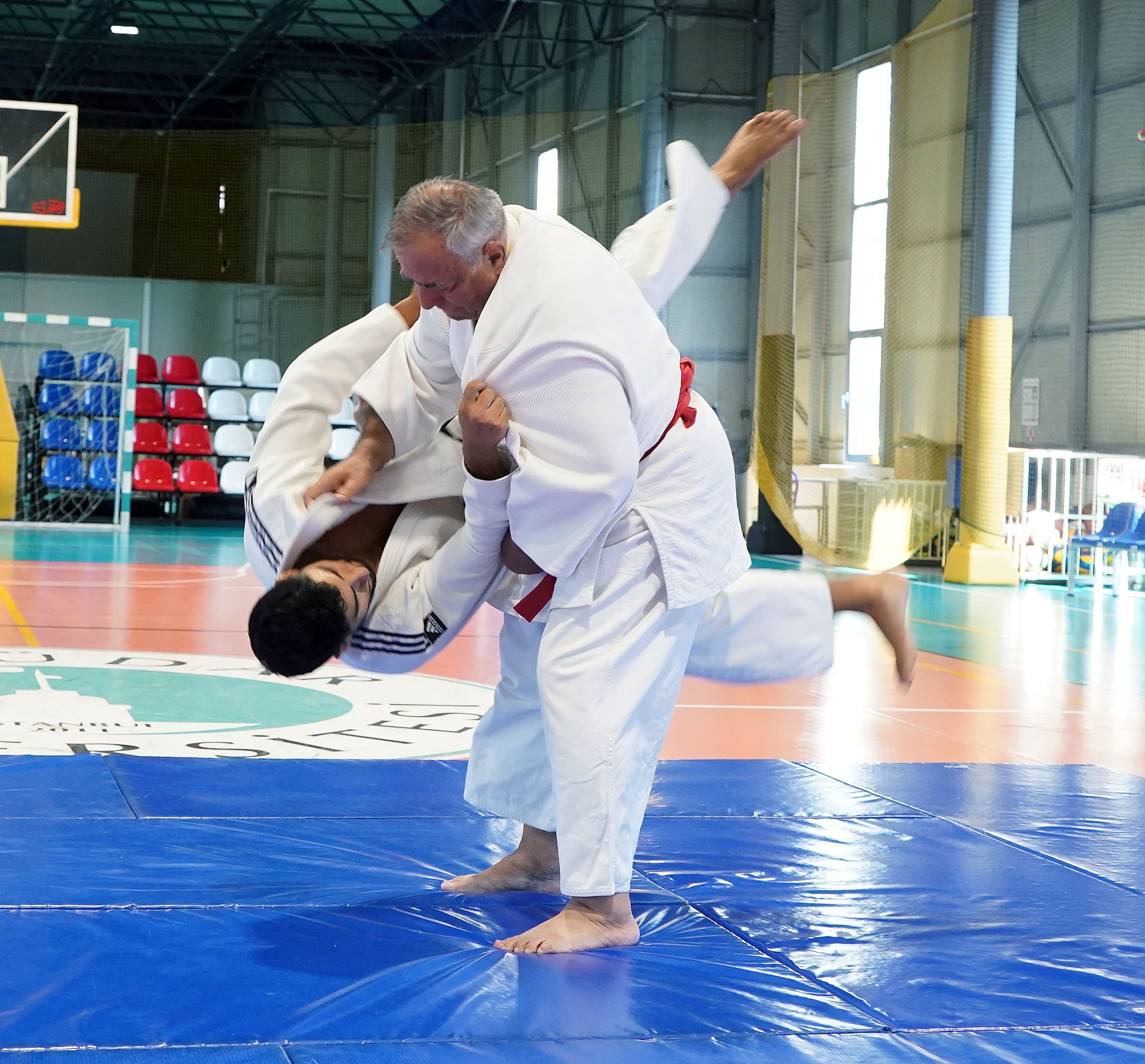 Prof. Dr. İbrahim Öztek spordaki başarısını taçlandırmaya devam ediyor