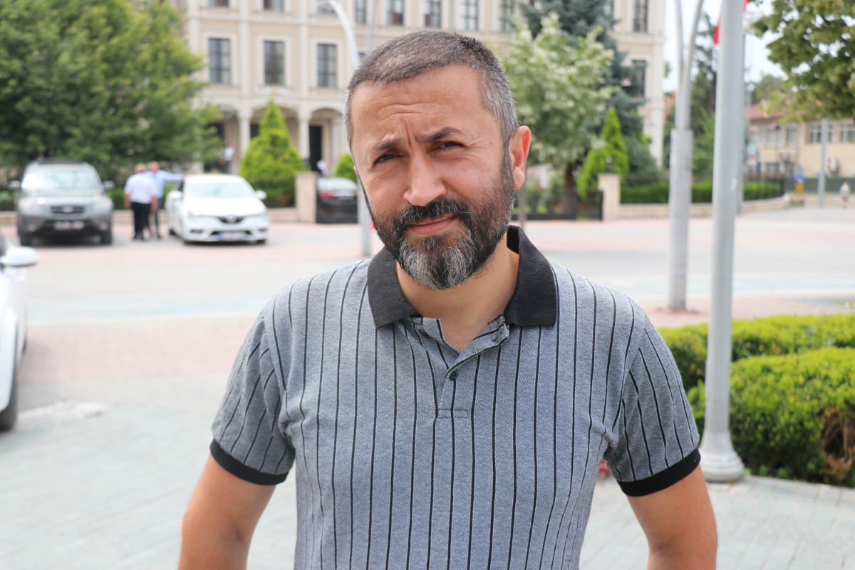 Tarihi sütunun kaybolduğu köyün sakinleri muhtarı valiye şikayet etti