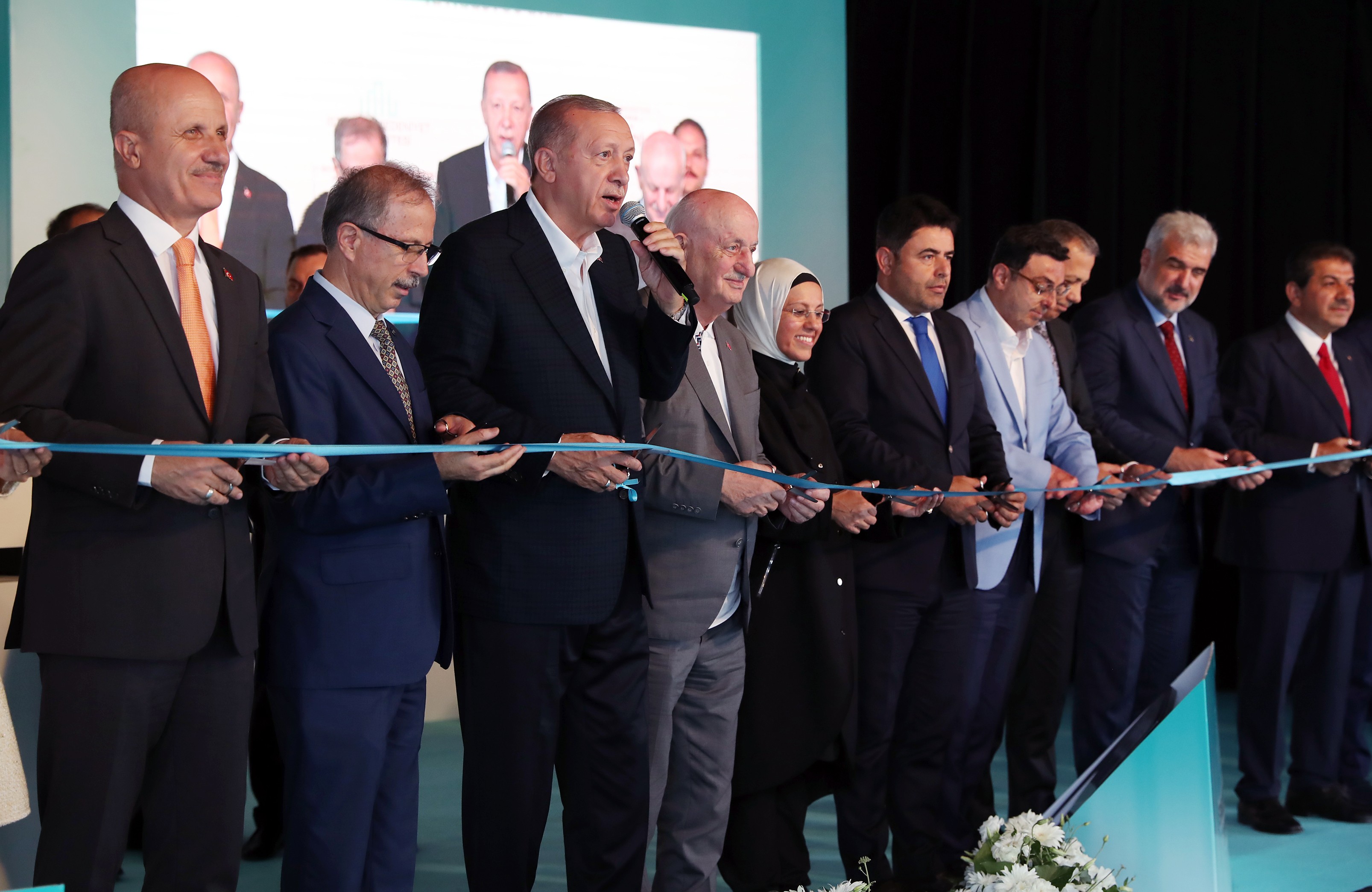 Türkiye'nin en büyük üniversite kütüphanesi açıldı!