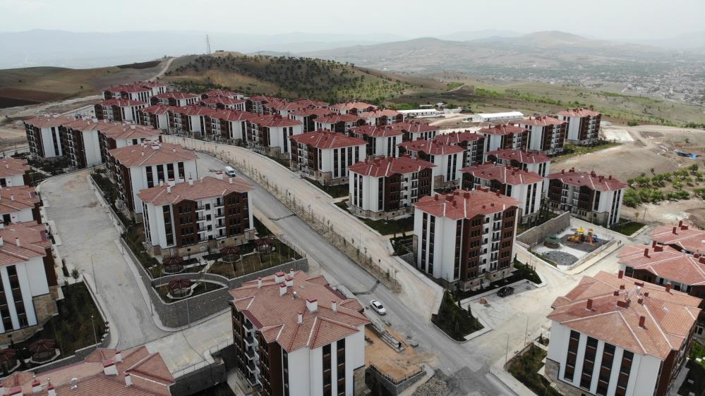 Elazığlı depremzedeler yeni TOKİ binalarında güven içerisinde yaşıyor