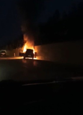 Denizli'de otomobil alev alev yandı