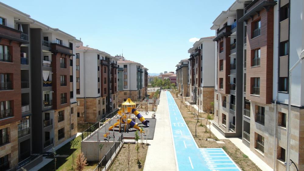 Elazığlı depremzedeler yeni TOKİ binalarında güven içerisinde yaşıyor