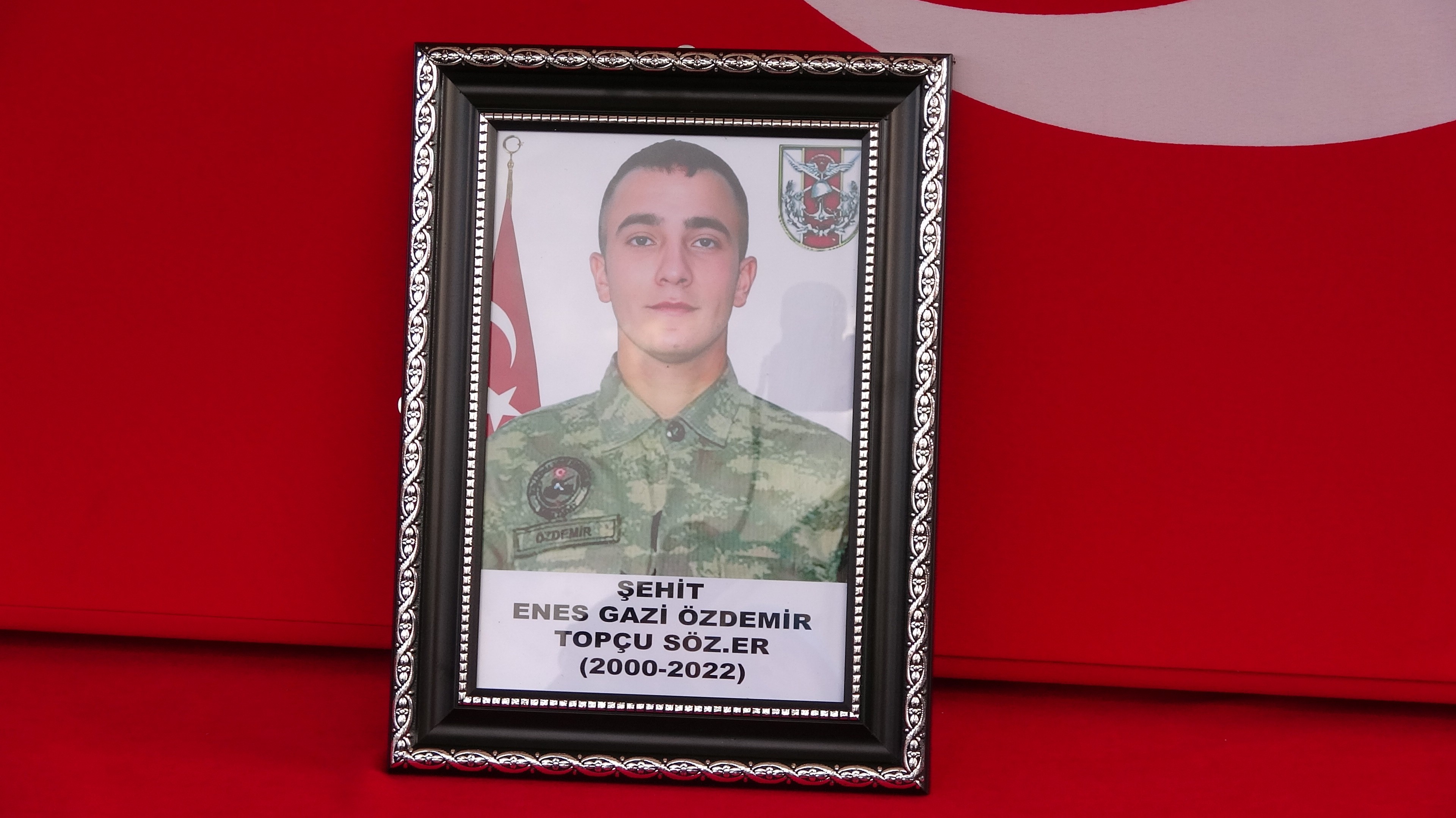 Şehit Özdemir son yolculuğuna uğurlandı