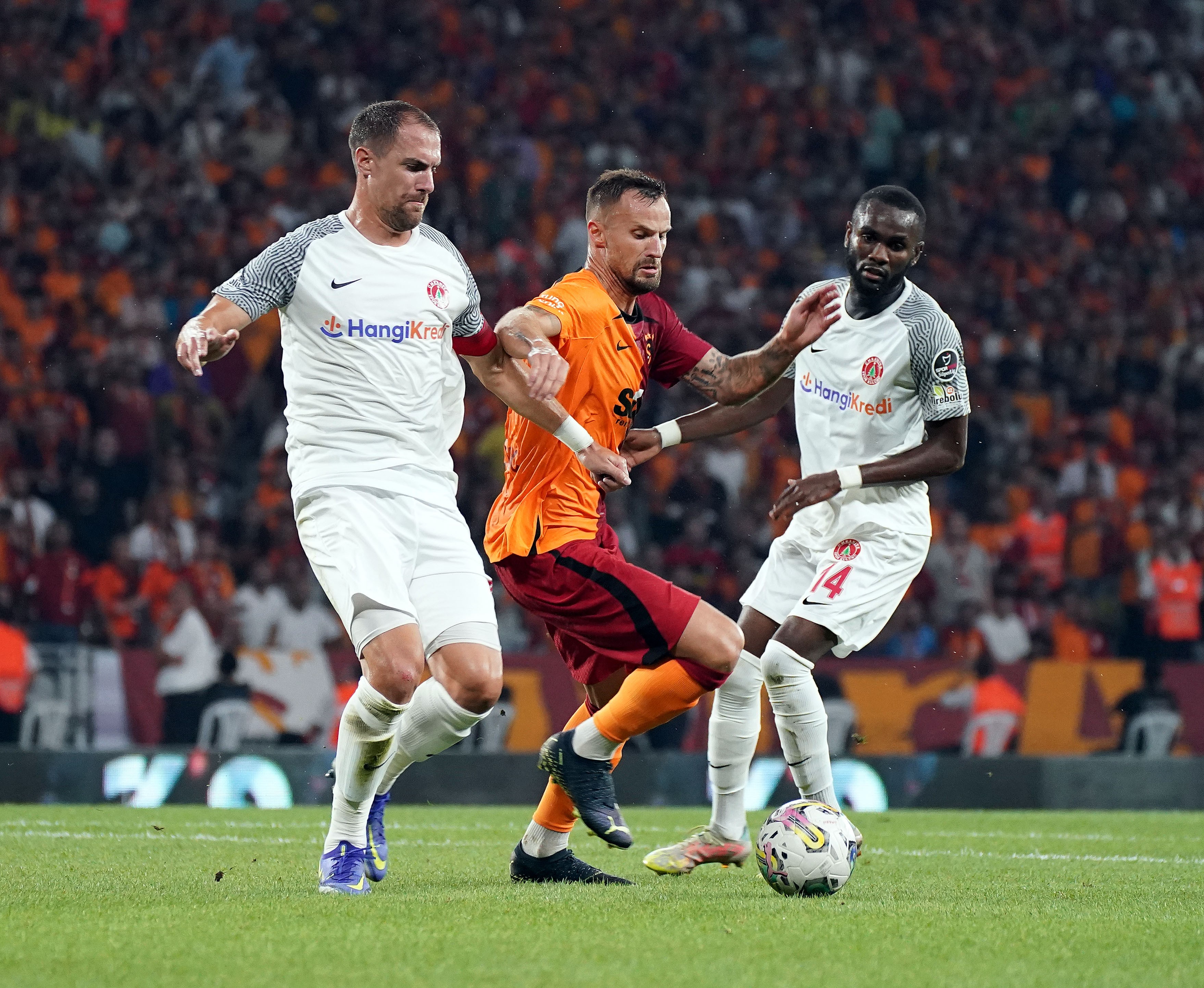 Galatasaray 3 puanı 86'da kurtardı!