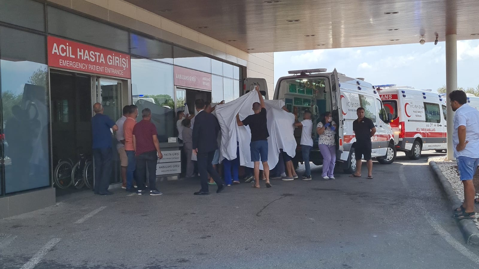 Ünlü sanatçı İbrahim Tatlıses, Bodrum'da trafik kazası geçirdi!