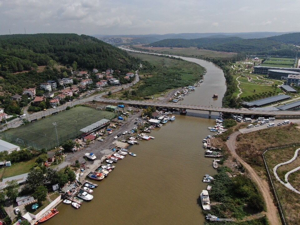 Beykoz’da Riva sahili çamura bulandı