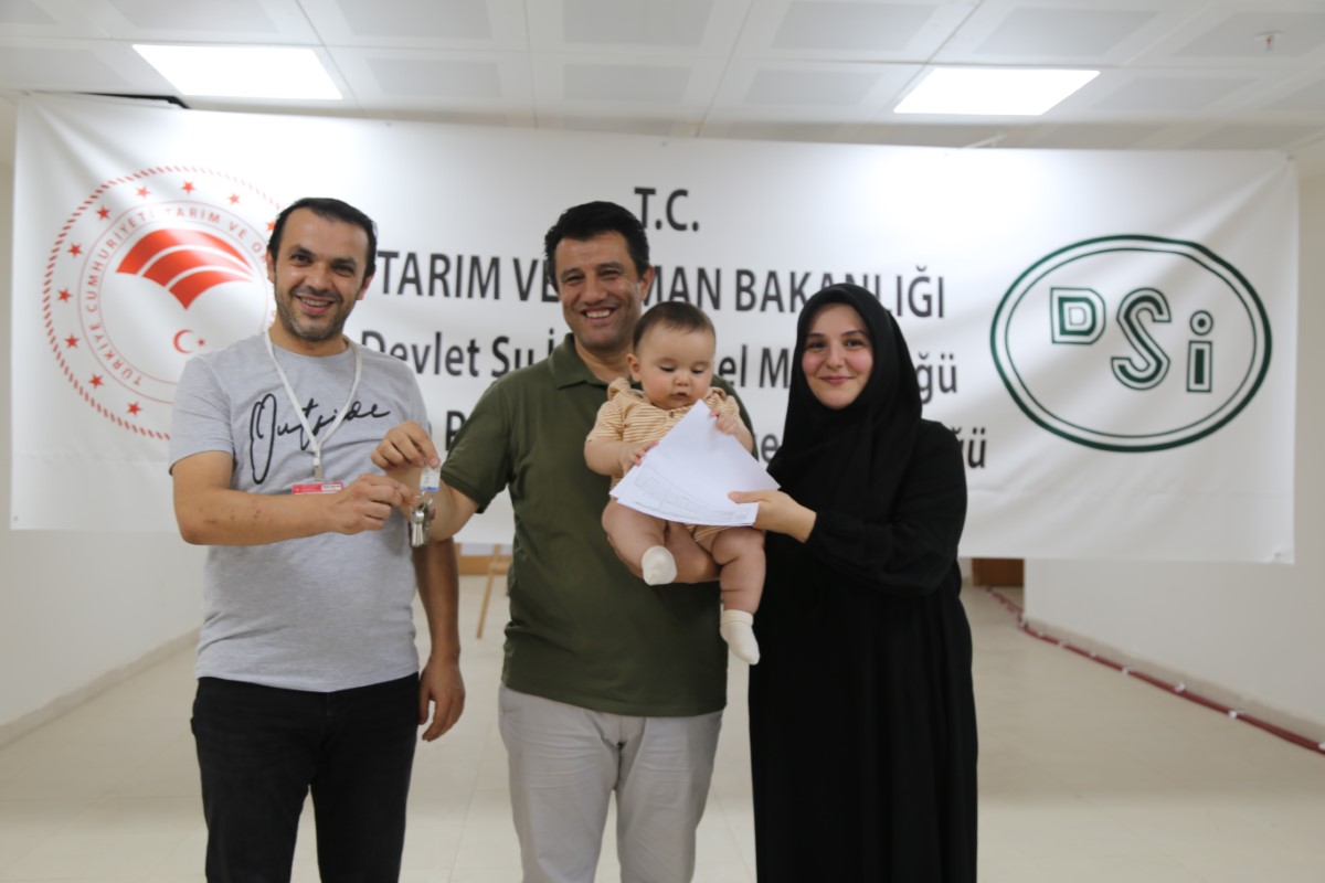 Yusufeli’nde yeni ilçedeki konutların anahtarları teslim edilmeye başladı