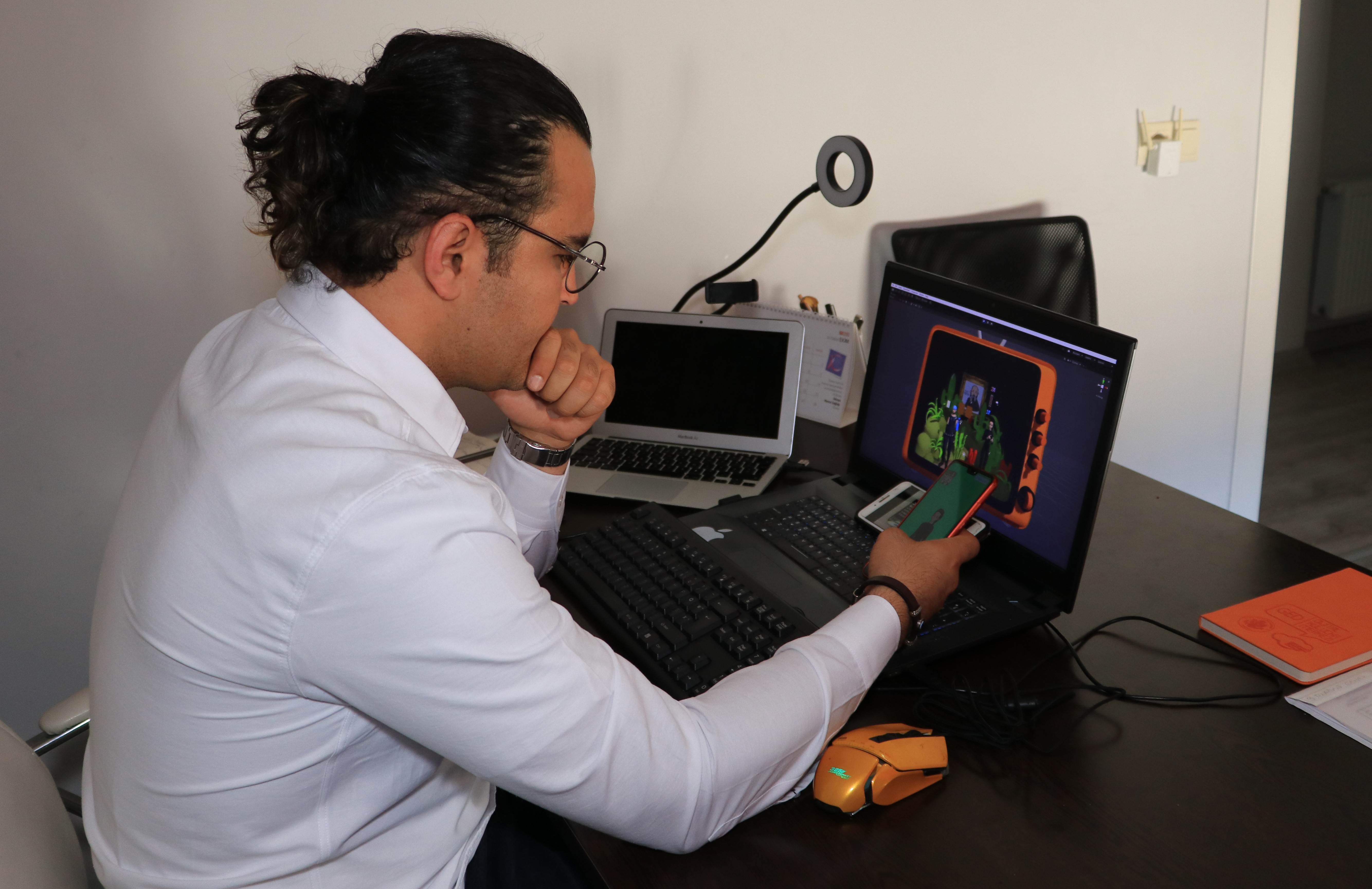 Yaptığı yazılımla işitme engellilere umut oldu