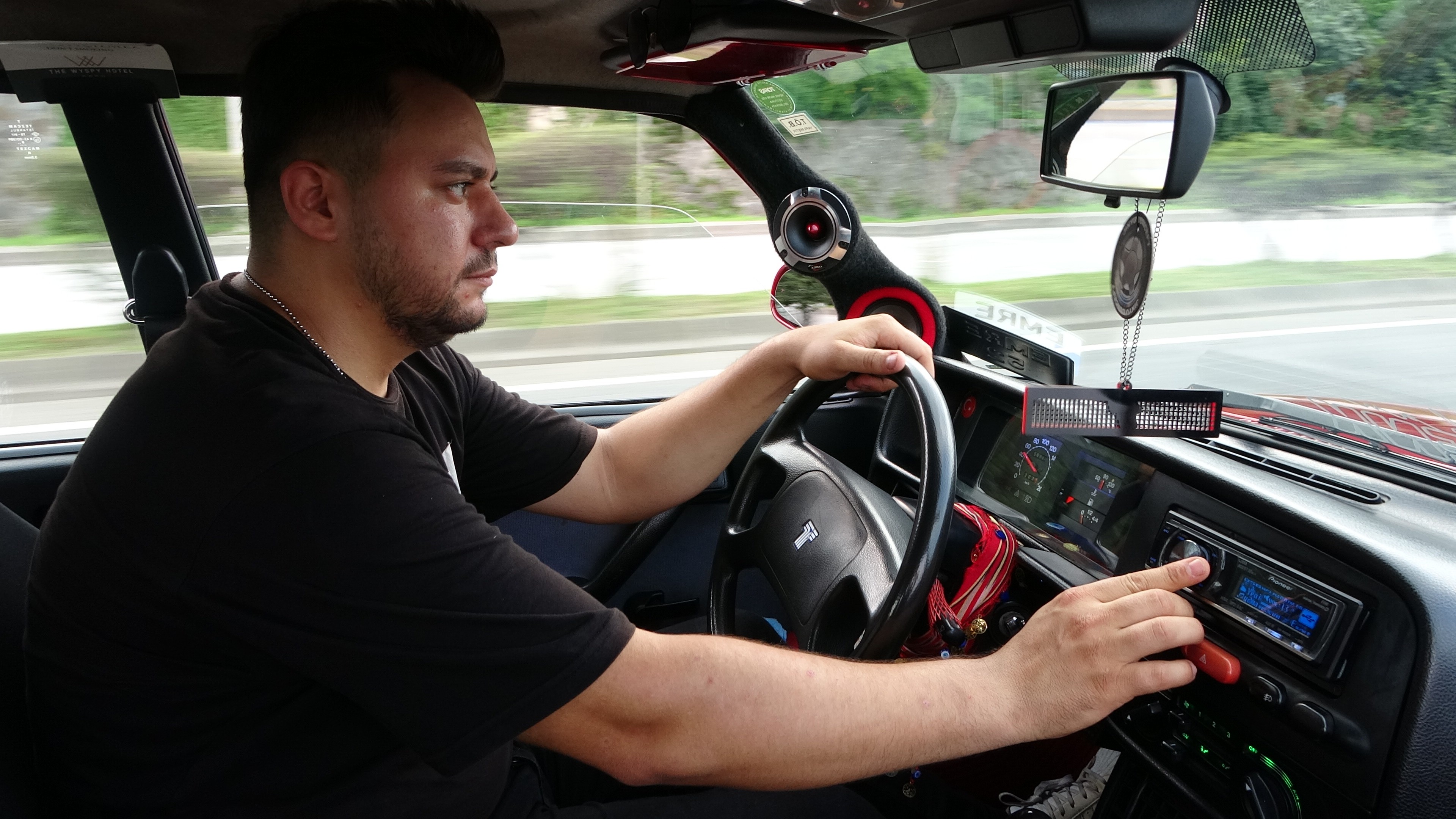 21 yaşındaki Tofaş aracına 130 bin TL’lik modifiye yaptırdı, her hafta ceza yiyor