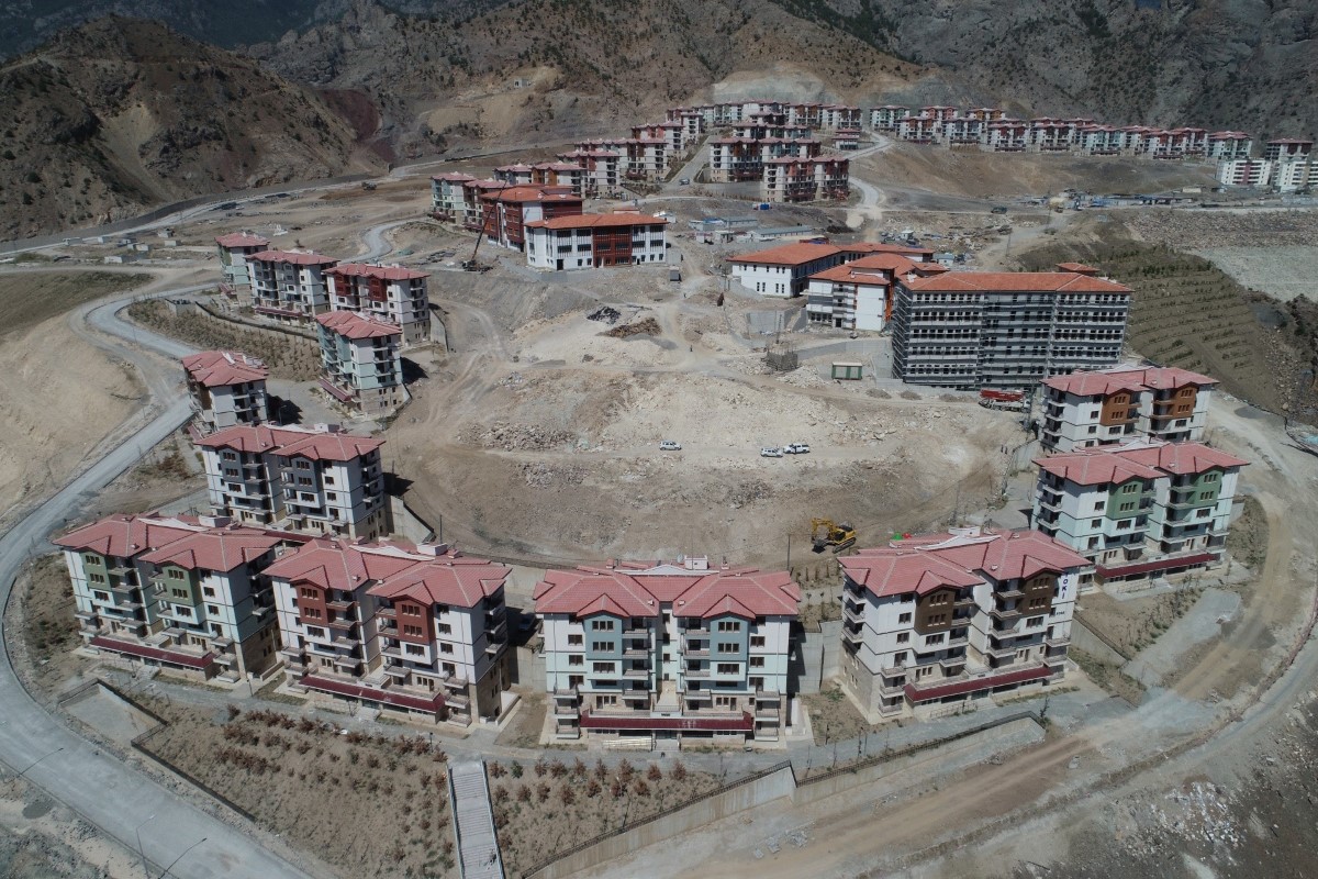 Yusufeli’nde yeni ilçedeki konutların anahtarları teslim edilmeye başladı