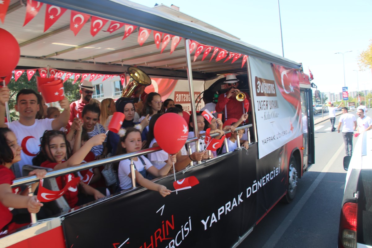 Gazi ve çocuklar 30 Ağustos’u coşkuyla kutladı