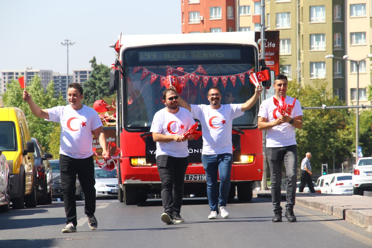 Gazi ve çocuklar 30 Ağustos’u coşkuyla kutladı