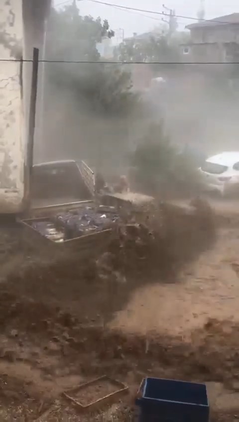 Bursa'da sel sularında can pazarı!