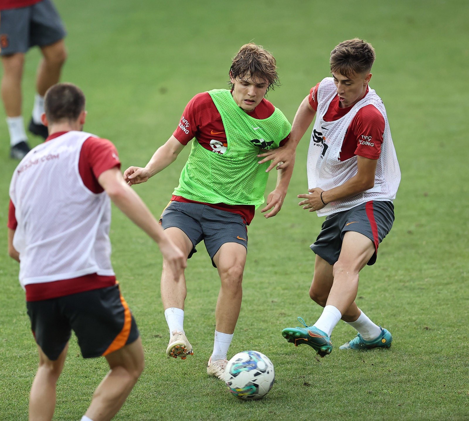 Galatasaray, antrenmanda dört takımlı turnuva yaptı