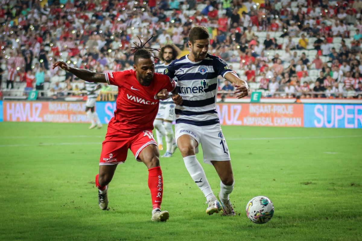 Antalyaspor sahasında Kasımpaşa'ya mağlup oldu