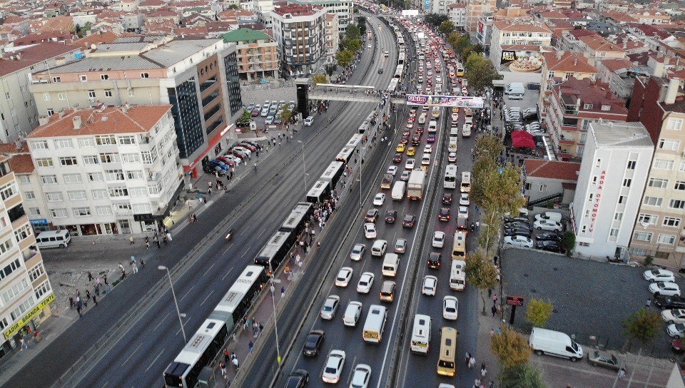 Avcılar’da metrobüsler kafa kafaya çarpıştı: 99 yaralı