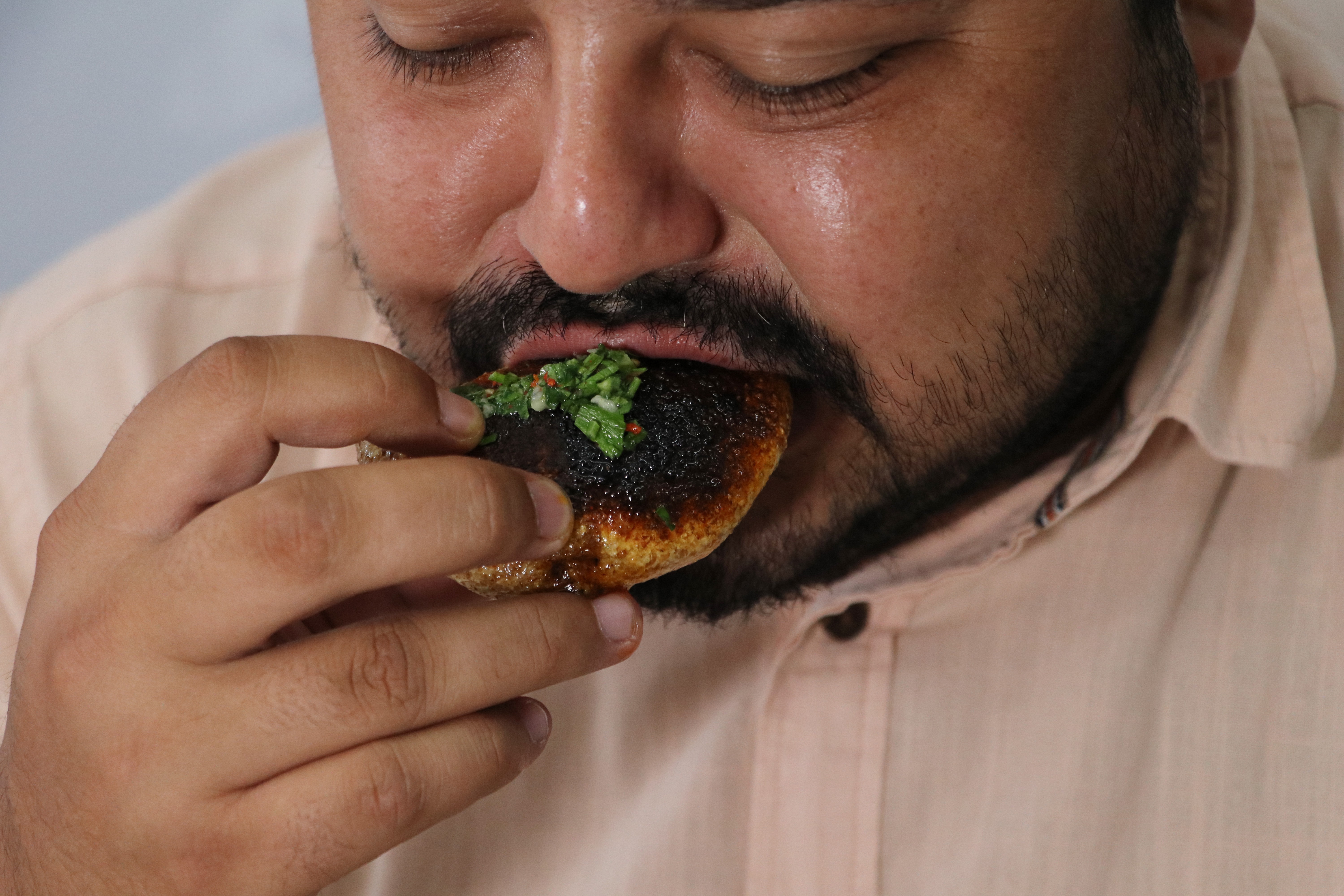 Mangalda içli köfteye yoğun ilgi