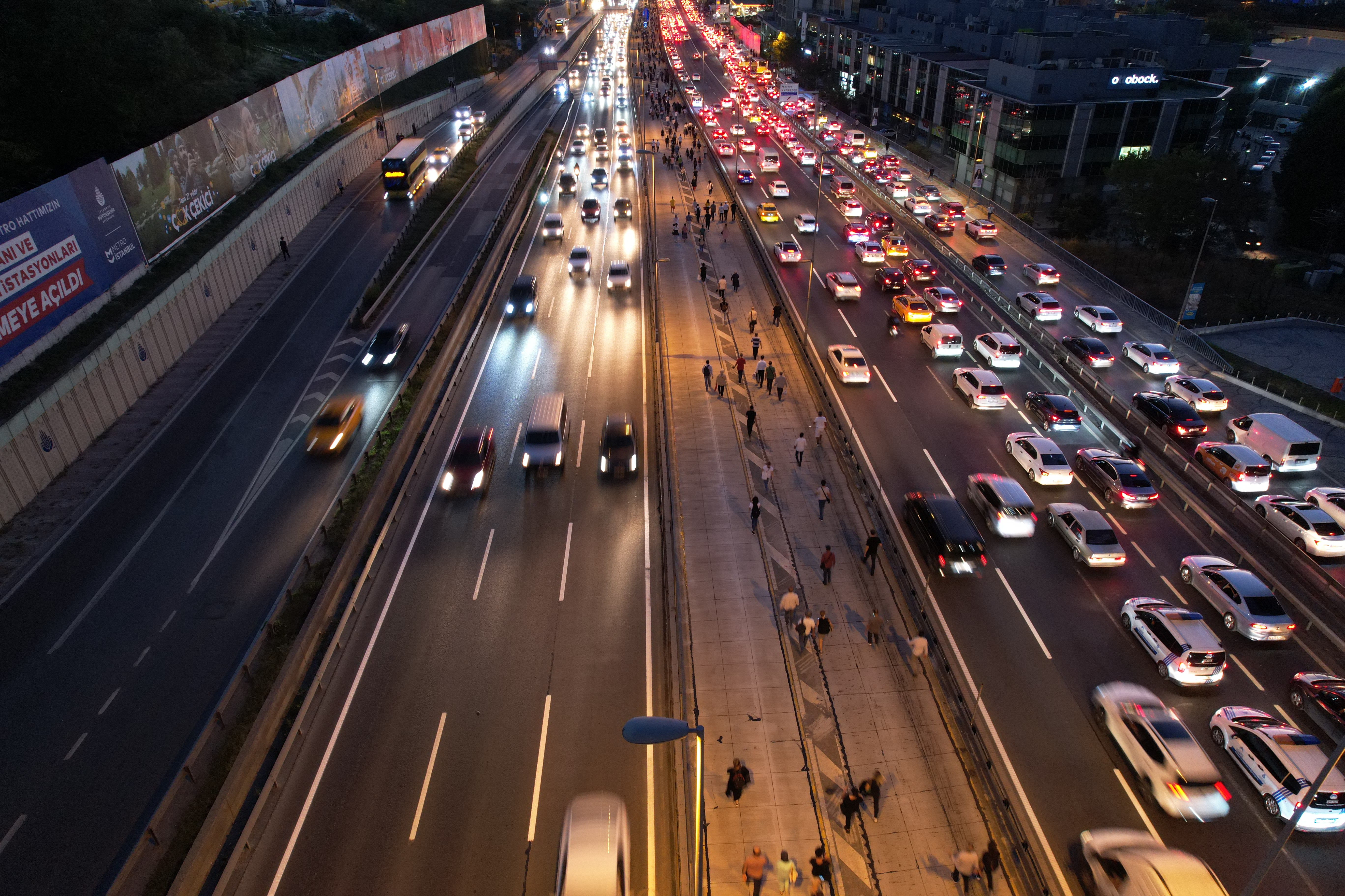 Avcılar’da metrobüsler kafa kafaya çarpıştı: 99 yaralı