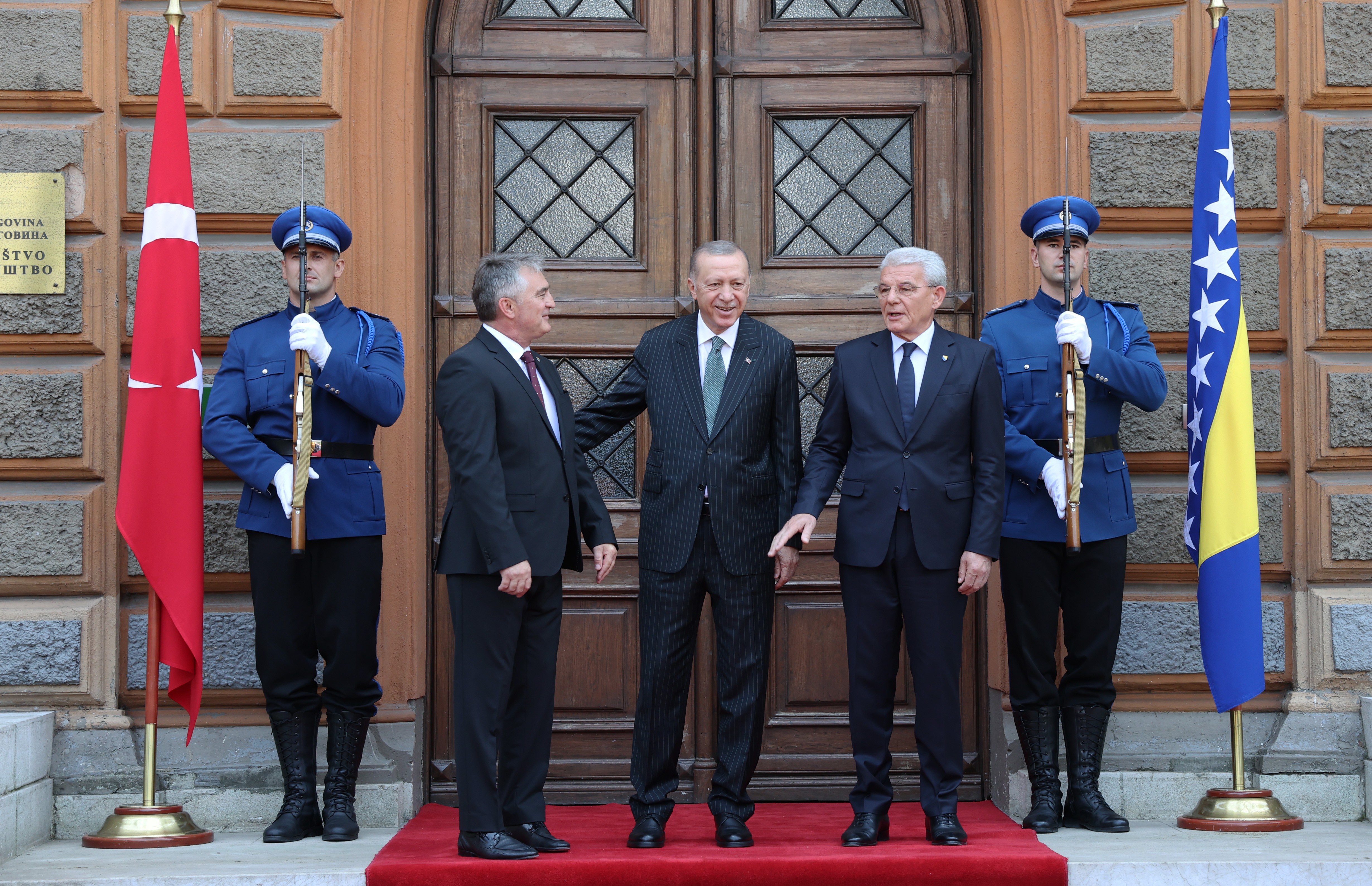 Cumhurbaşkanı Erdoğan, Bosna Hersek’te resmi törenle karşılandı