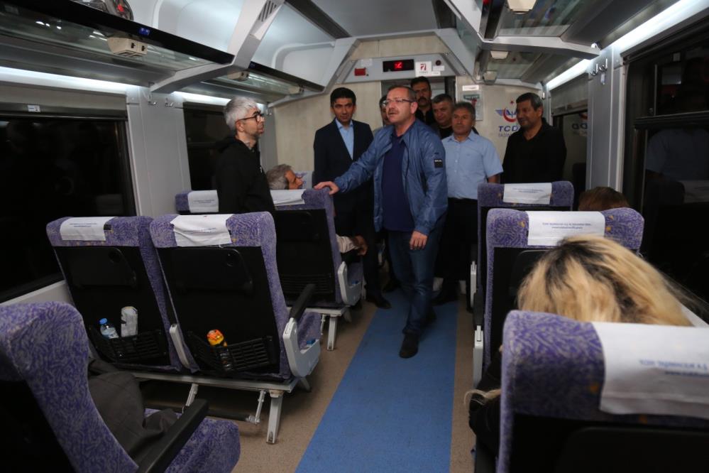 Doğu Ekspresi raydan çıktı, yolcular otobüslerle taşındı