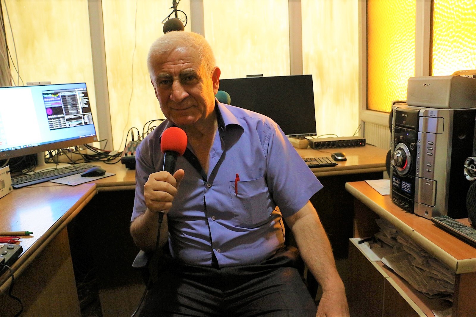 Radyolar can çekişiyor