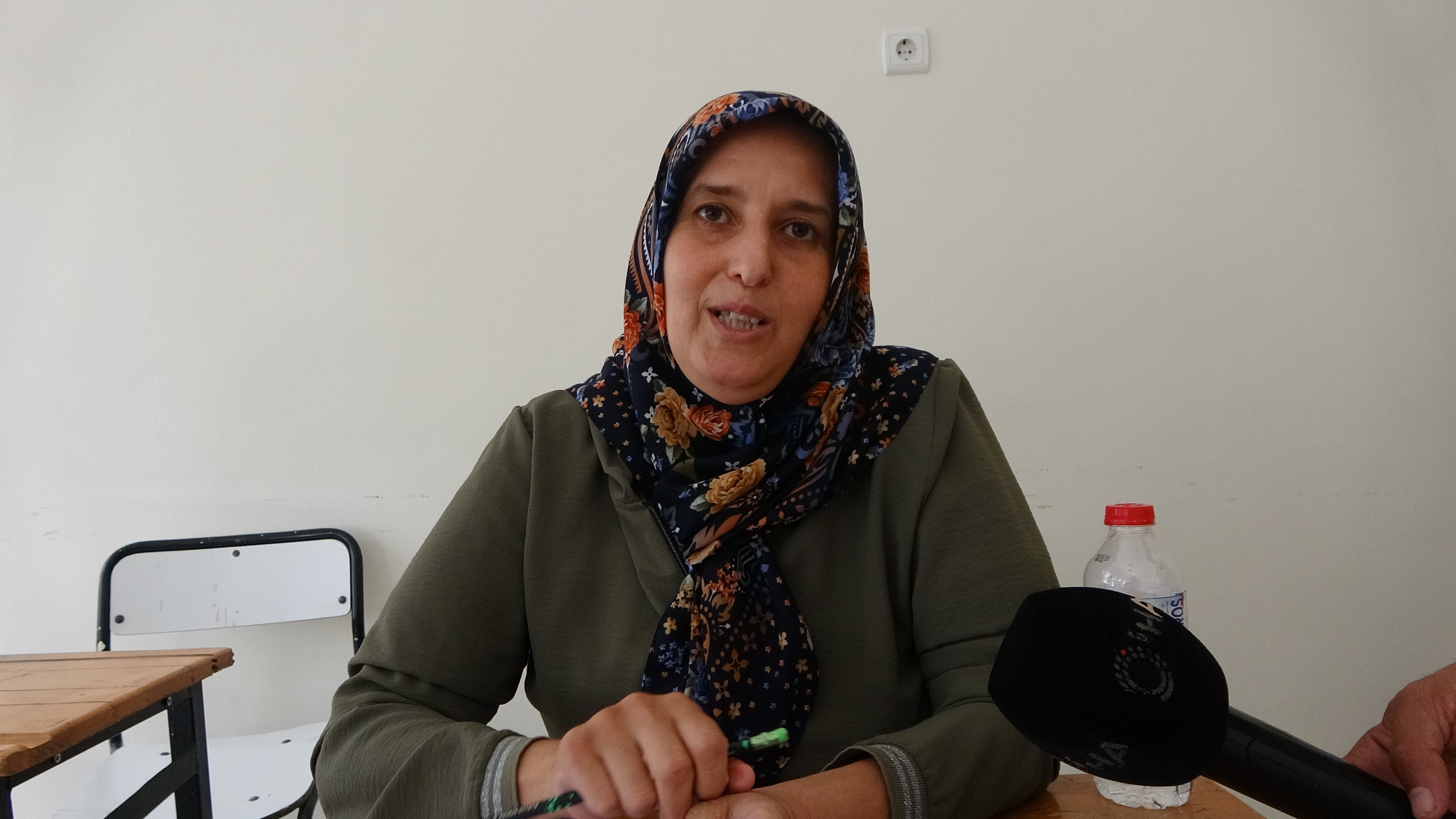 72 yaşındaki Ayşe ninenin okuma azmi herkese örnek