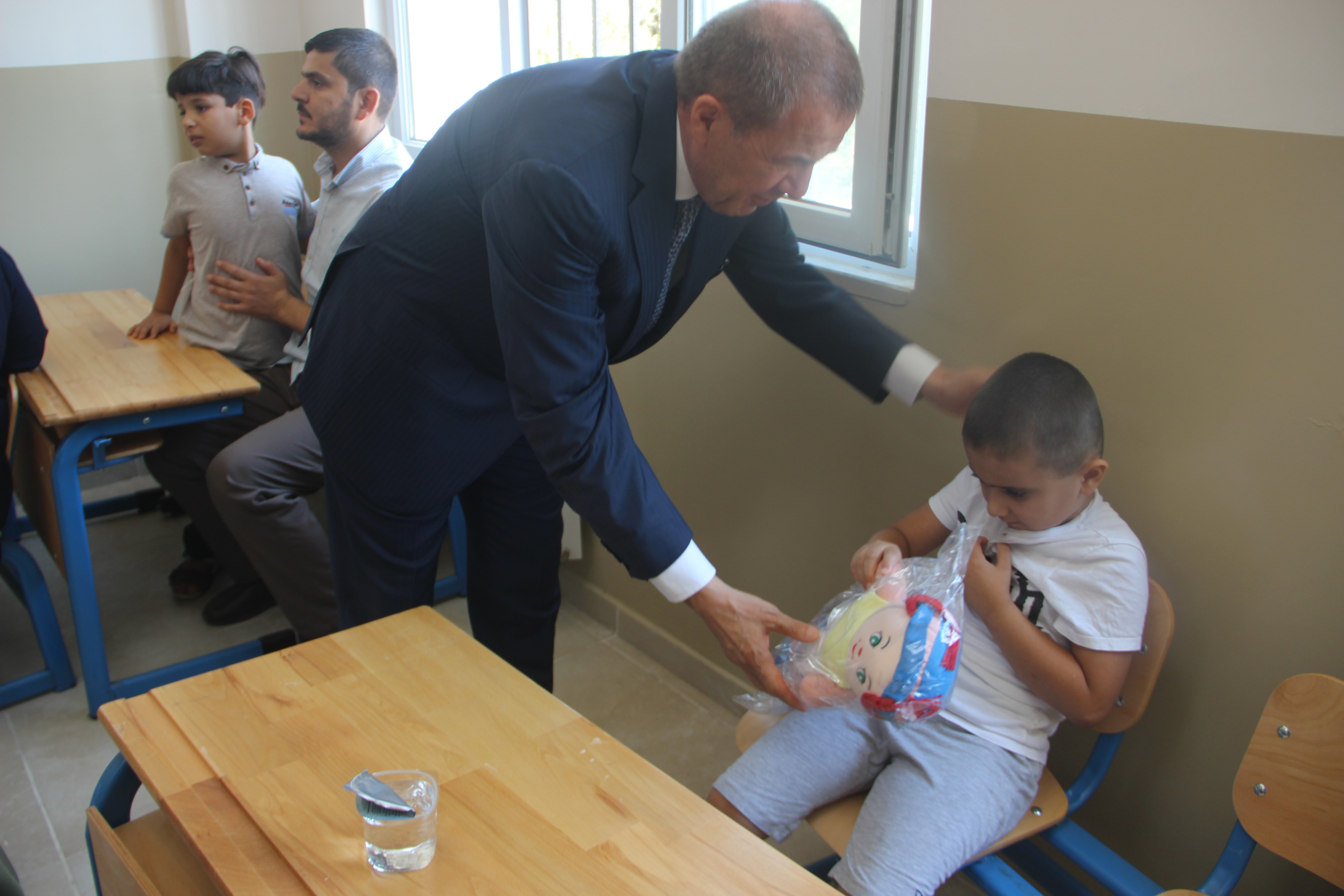 Galatasaray'ın eski yöneticisi Necati Demirkol, özel gereksinimli çocuklar için okul yaptırdı