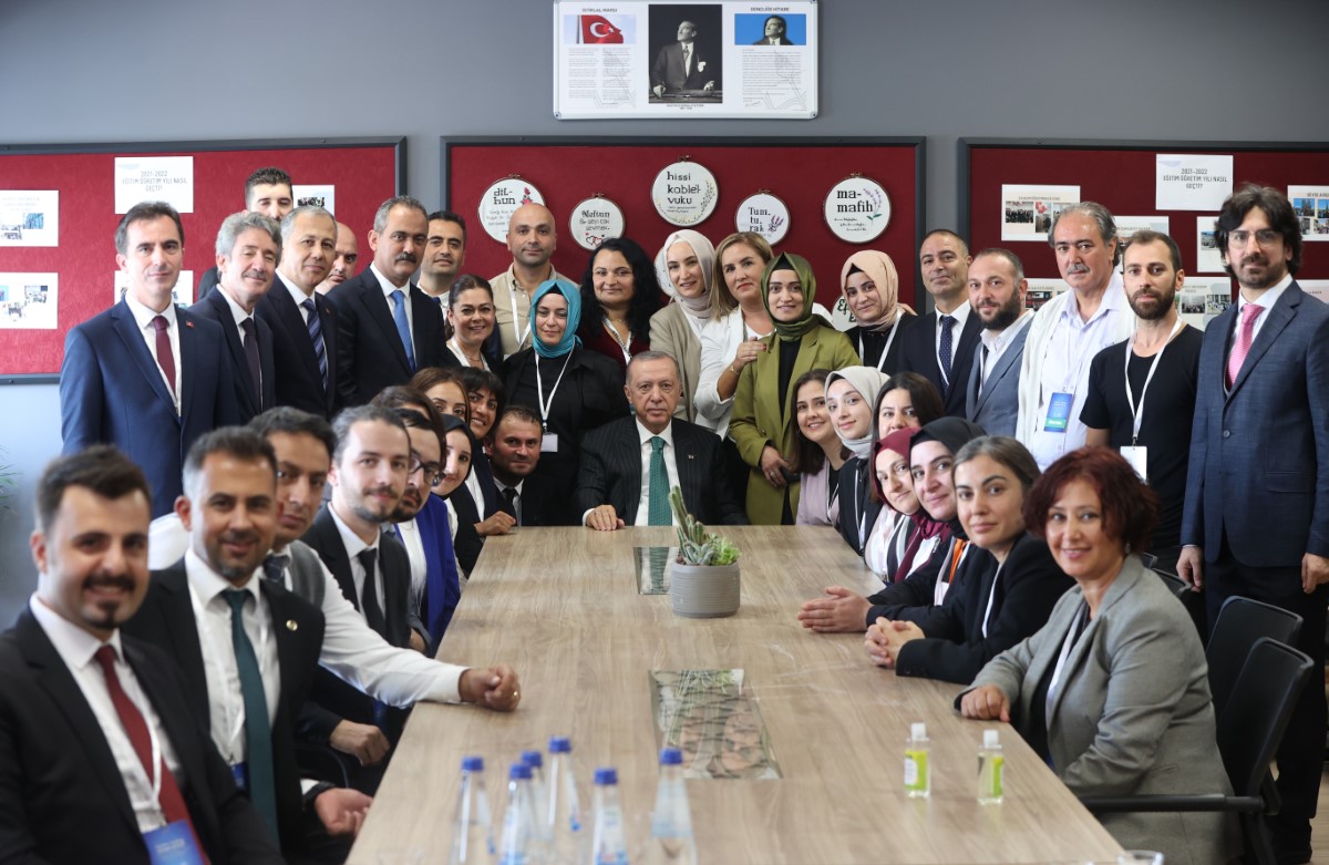 Cumhurbaşkanı Erdoğan, Sancaktepe’de öğretmenler ve öğrencilerle sohbet etti