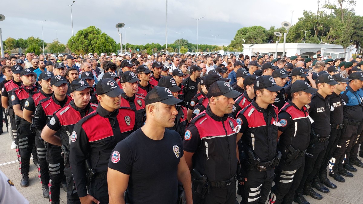 Kalbine yenik düşen polis için tören düzenlendi