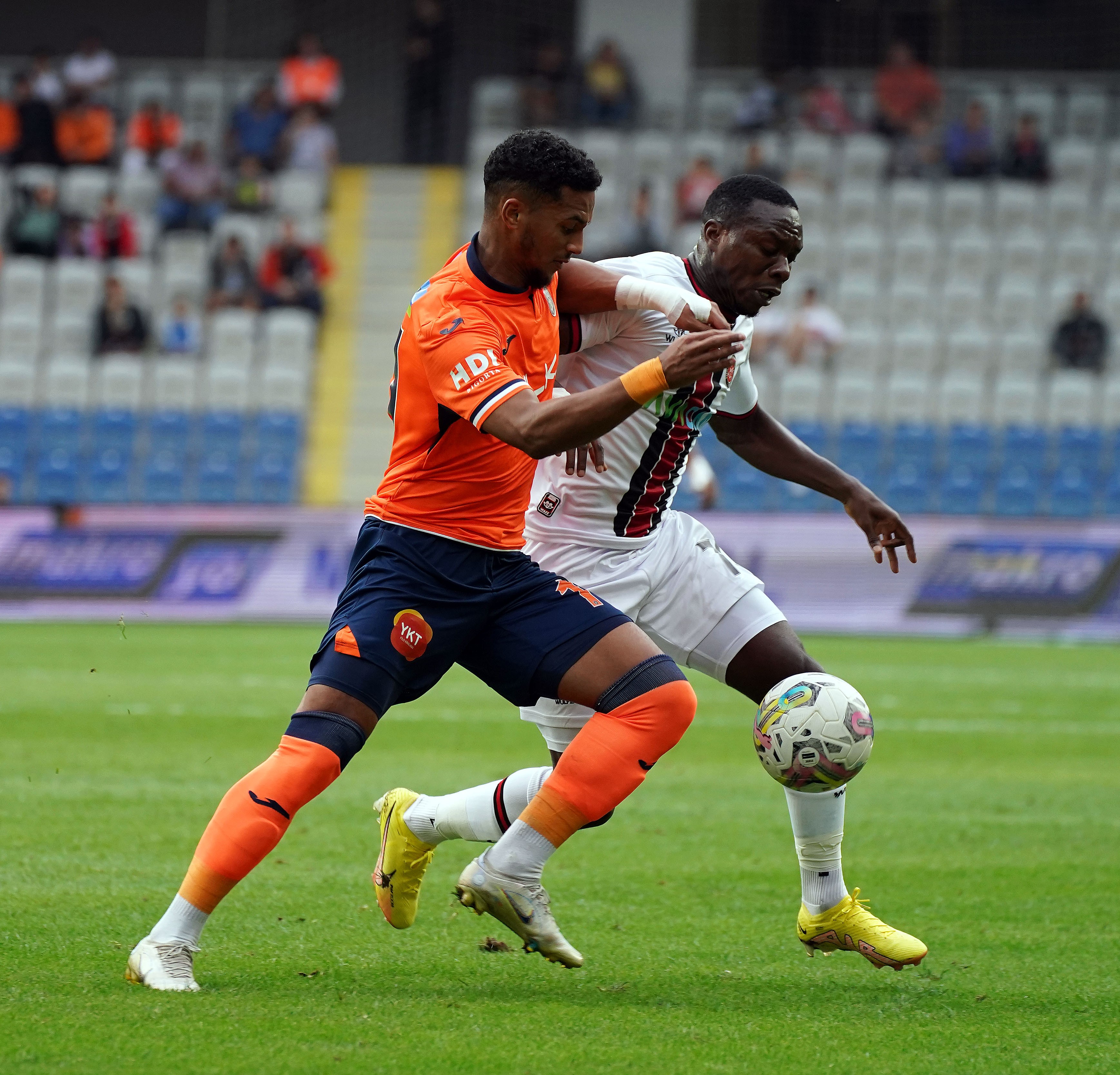 Başakşehir liderlik şansını tepti!