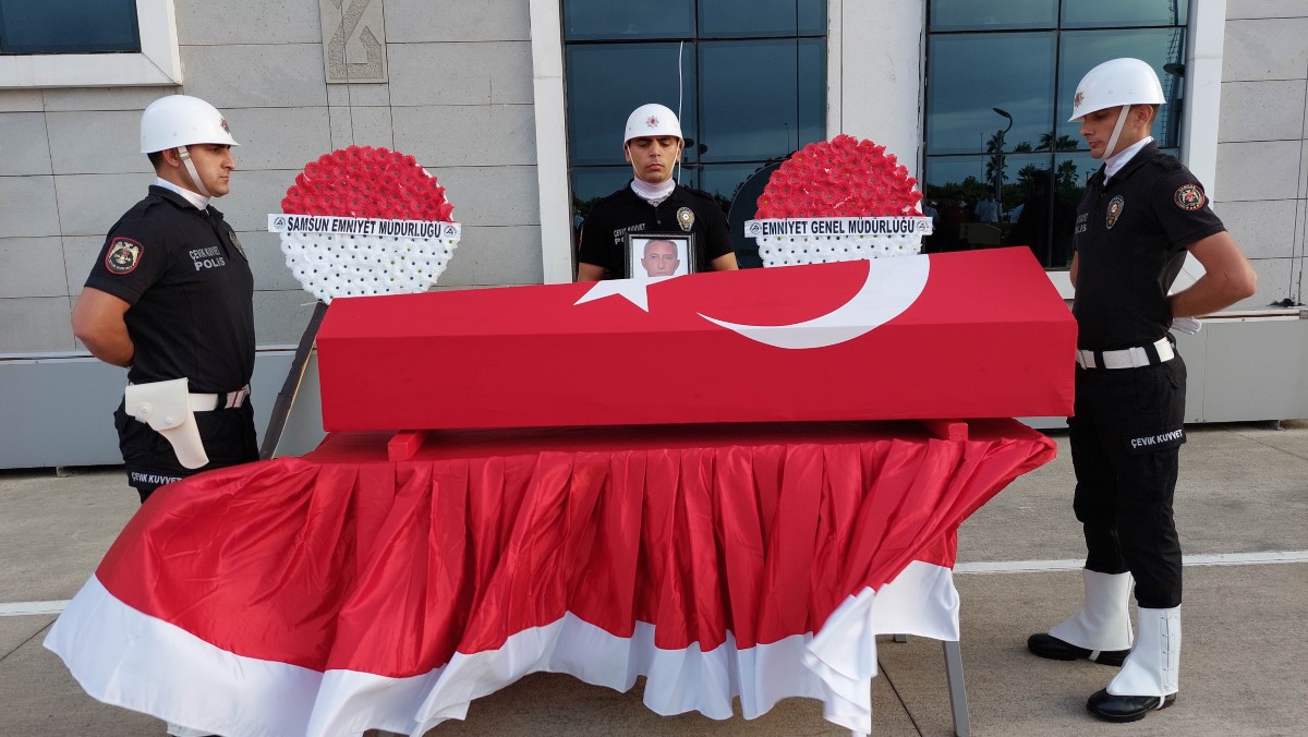 Kalbine yenik düşen polis için tören düzenlendi