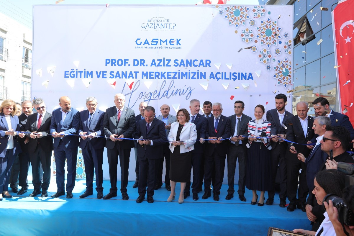 Adalet Bakanı Bekir Bozdağ: '7’li masa da 7 düvel de Türkiye’nin gelişmesine ve Tayyip Erdoğan’a karşı'