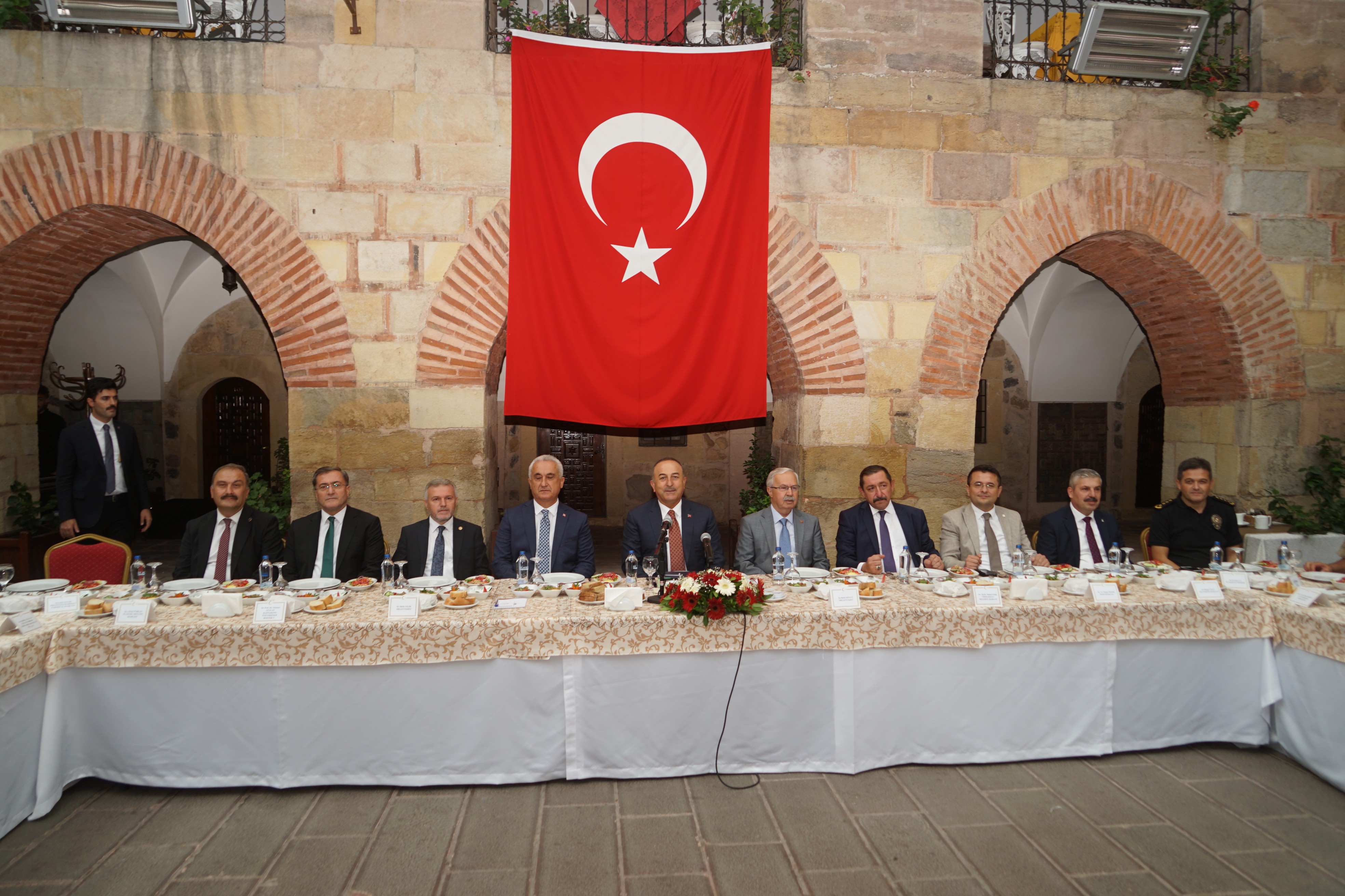 Dışişleri Bakanı Mevlüt Çavuşoğlu: 'Bunu en iyi Yunanistan’ın bilmeli' diyerek uyardı!