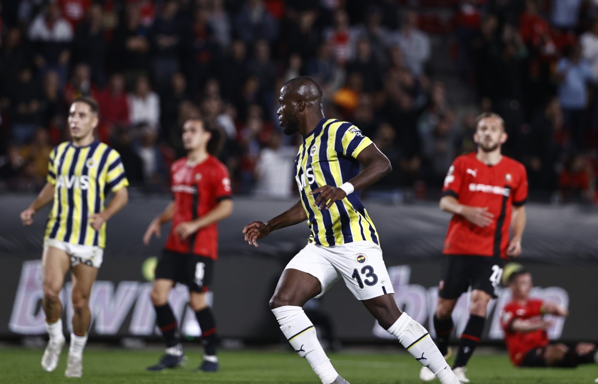 Fenerbahçe, Fransa'da puanı 90+2'de kurtardı!