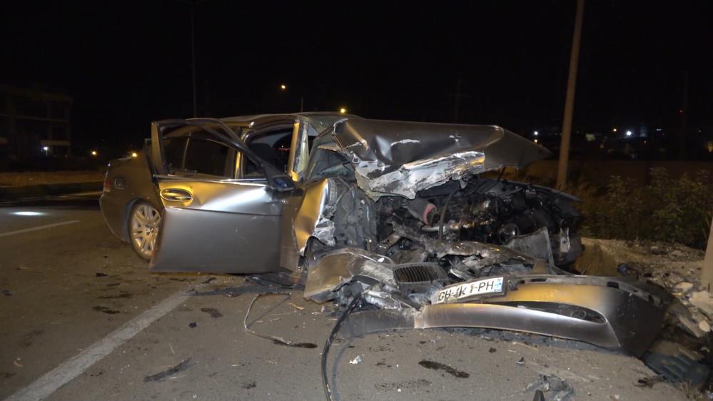 EDS direğine çarpan lüks otomobil hurdaya döndü, sürücü ağır yaralandı