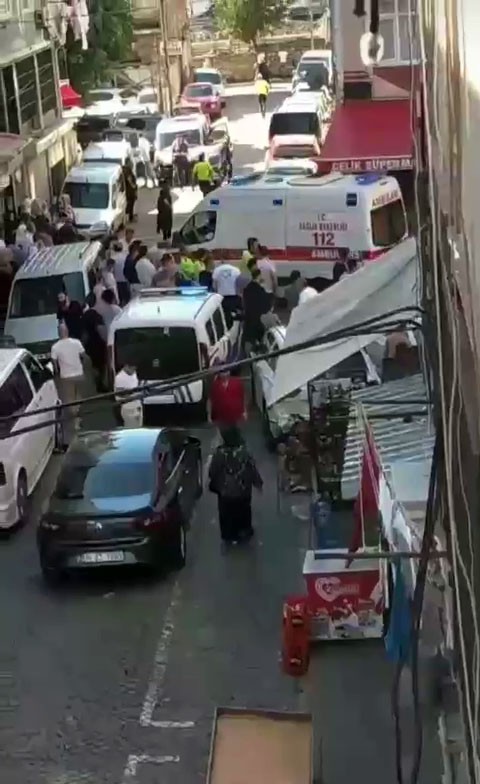 Fatih’te polise silahlı saldırı: 2 polis yaralandı