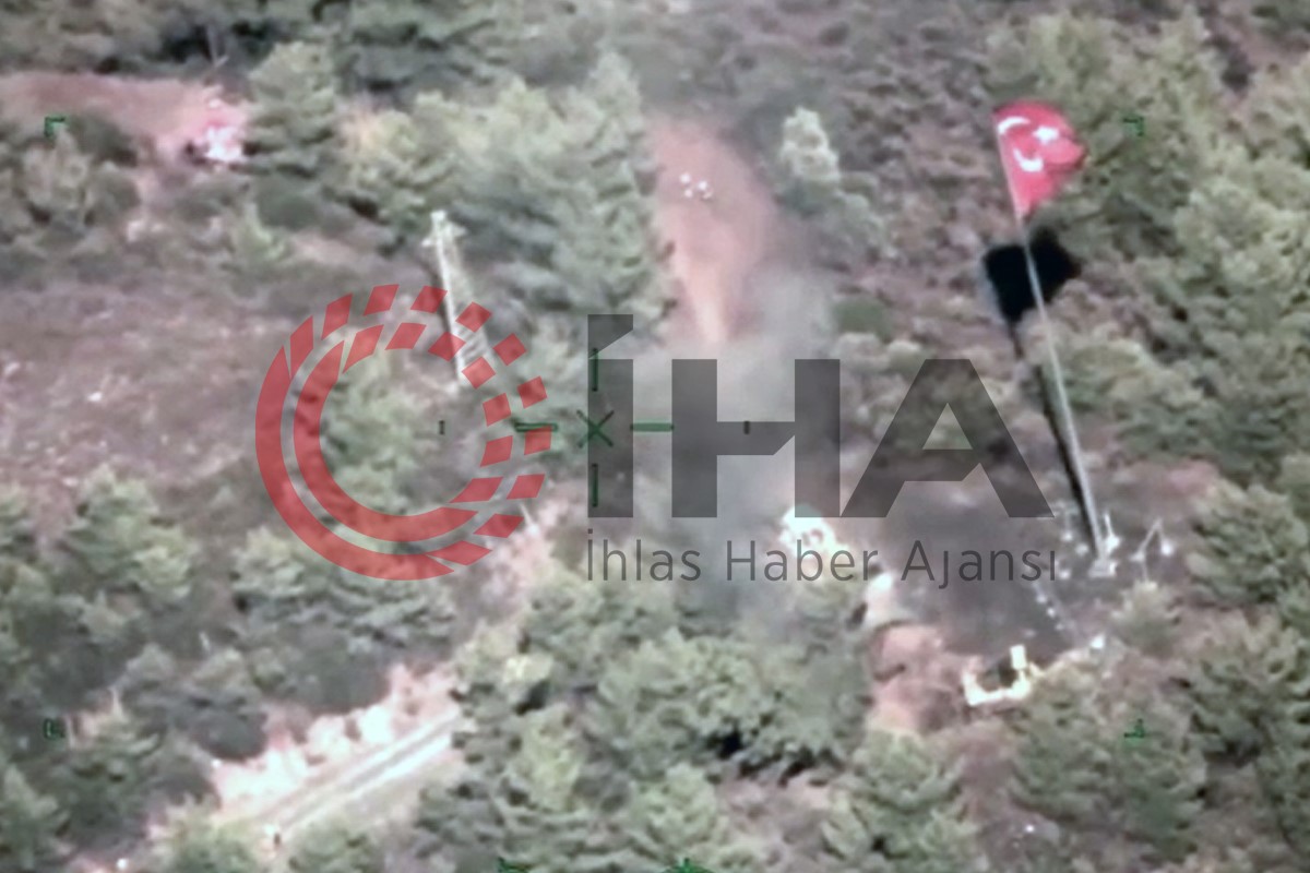 Türk bayrağını alevlere teslim etmediler