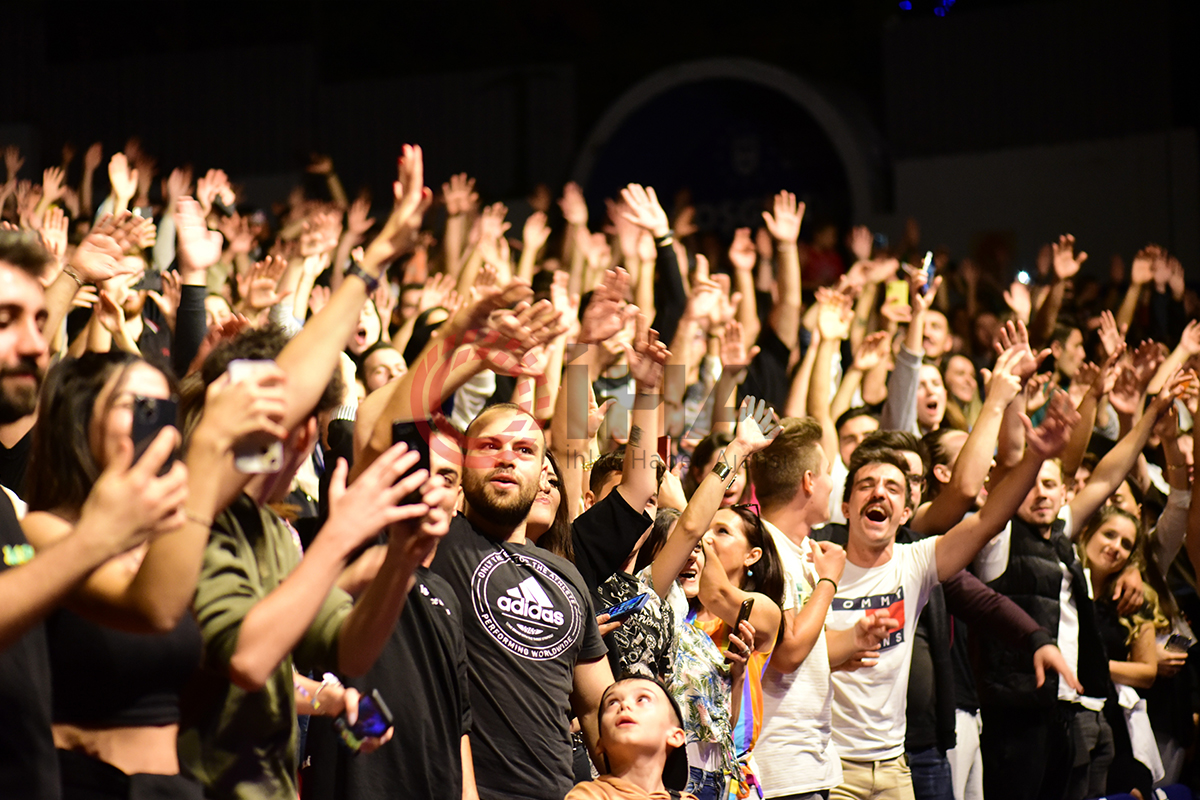 Bursa Sagopa Kajmer’e el verdi