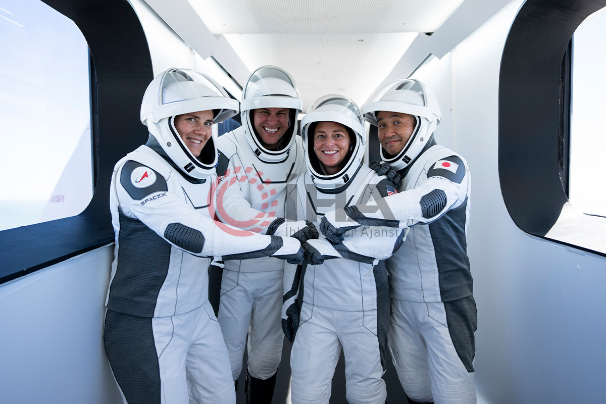 SpaceX, ISS’ye 3 astronot ve 1 kozmonot gönderdi