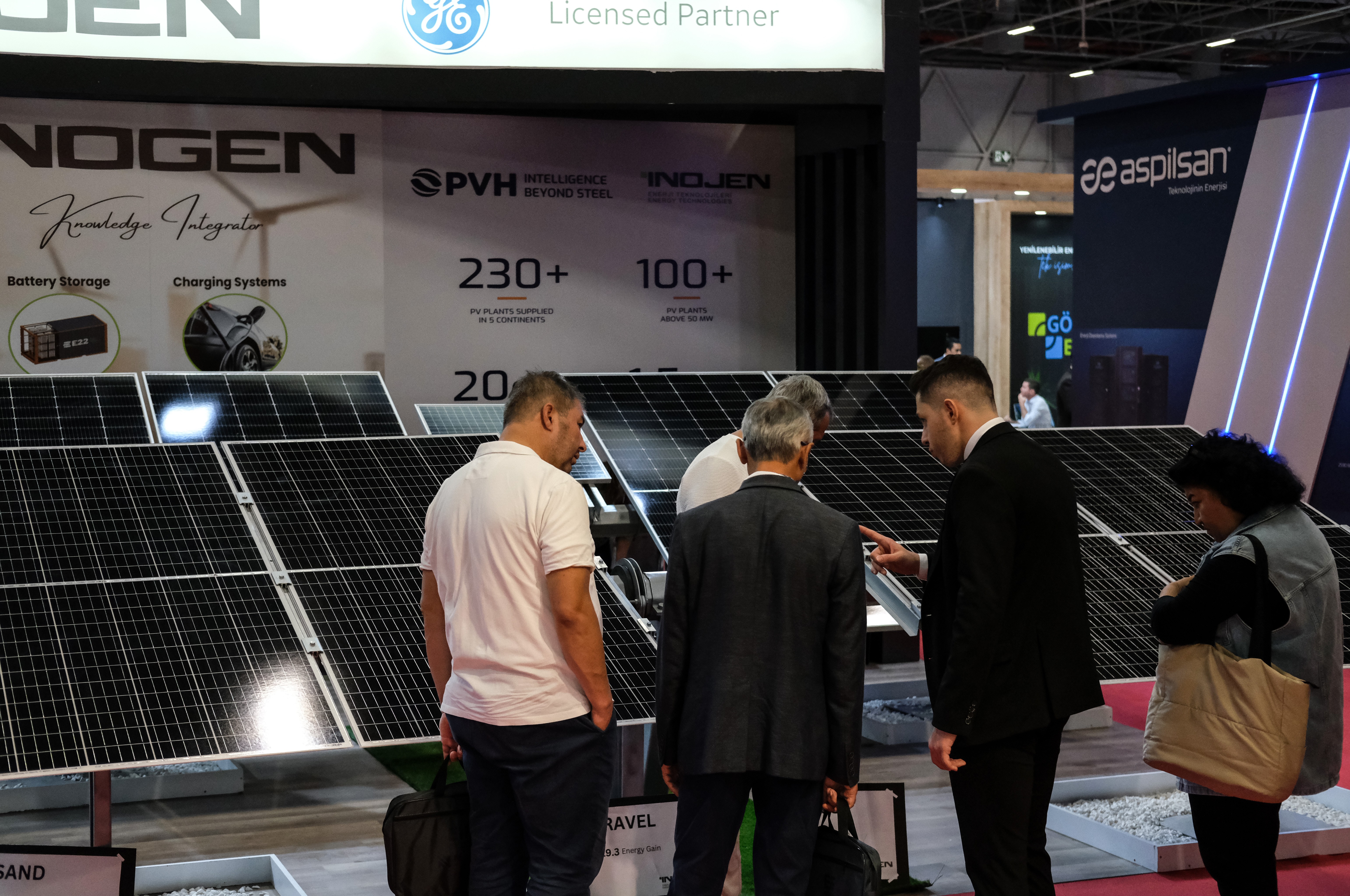 Yeni yapılan evlerin mimarisi güneş panellerine göre tasarlanıyor