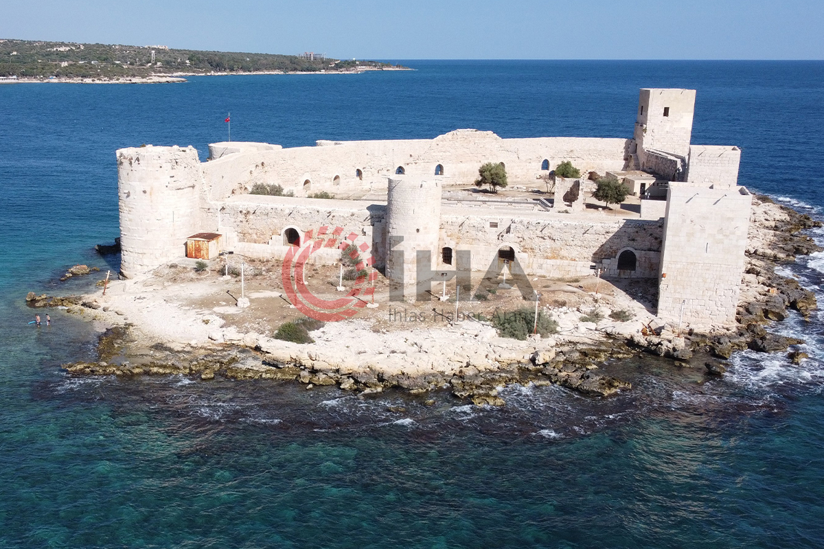 Kızkalesi'nde sonbaharda da deniz keyfi sürüyor