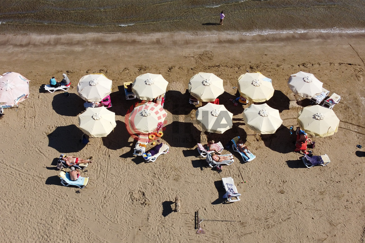 Kızkalesi'nde sonbaharda da deniz keyfi sürüyor