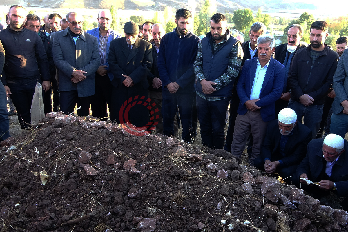 37 yıl boyunca bayrak nöbeti tutan Türkiye’nin ilk kadın güvenlik korucusu hayatını kaybetti