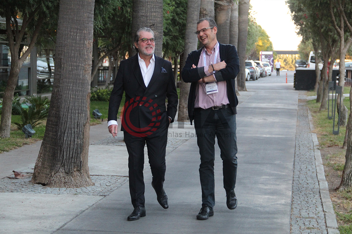 Ünlü profesör 43 yıl önce doğumunu yaptırdığı bebek ile meslektaş oldu