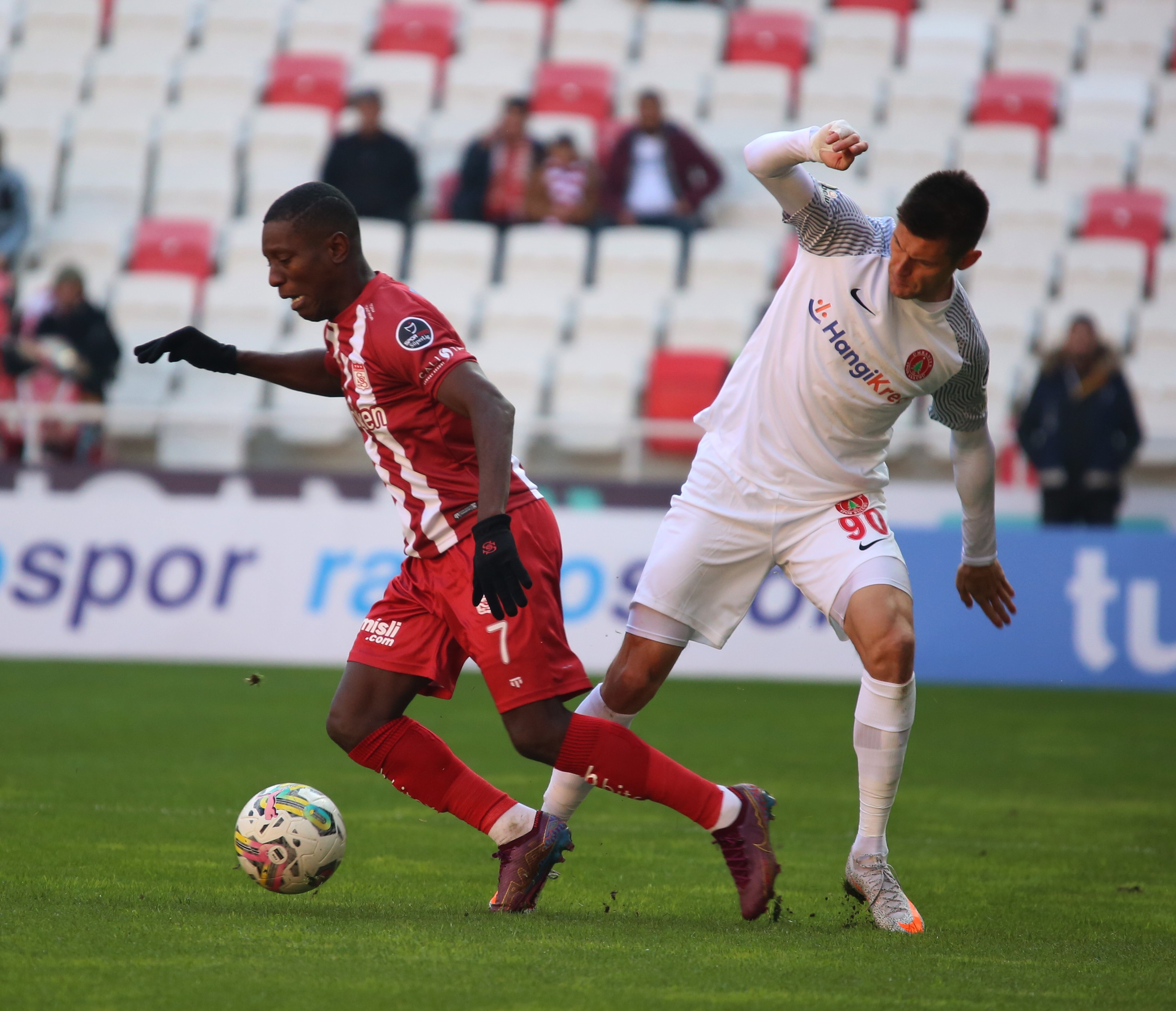 Sivasspor ile Ümraniyespor puanları paylaştı